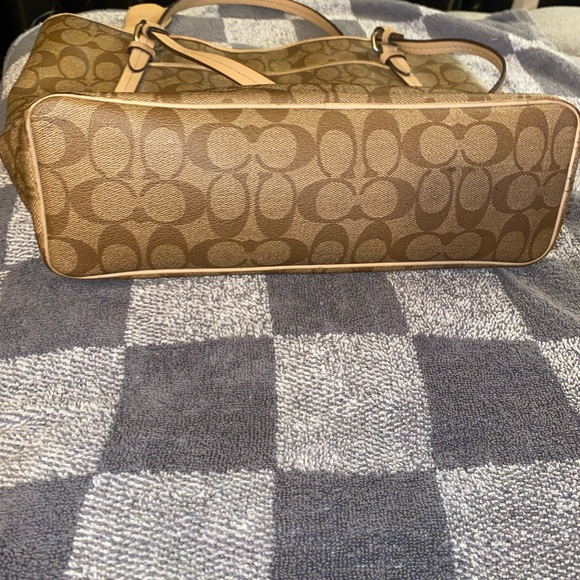 Coach purse - Picture 4 of 7